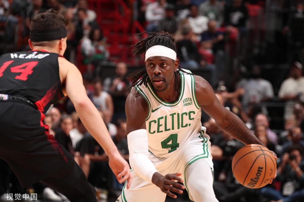 一位年轻球 一位年轻球