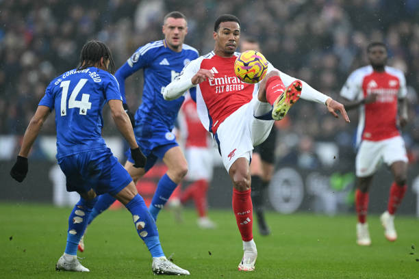 35分钟，祖比门迪助攻，约克雷斯冲顶打入阿森纳首球，帅呆了.